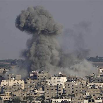 Israel Mounts Gaza Attacks Amid Efforts to Restart Ceasefire Talks